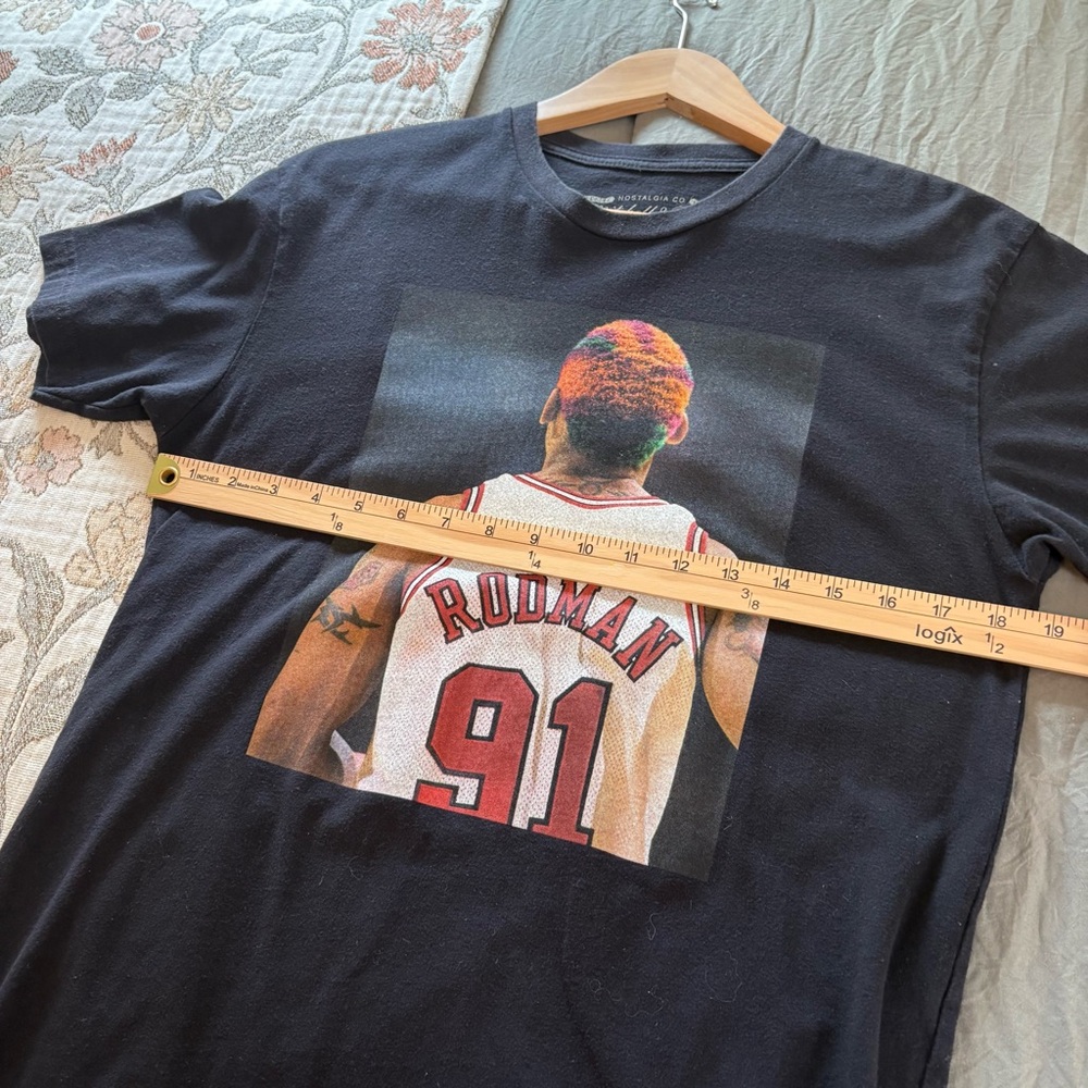 Mitchell & Ness Dennis Rodman Tee. Size Medium. - Picture 7 of 7